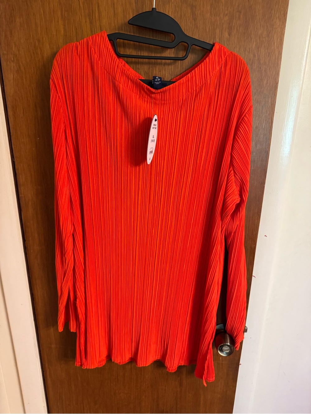 NWT Scoop Size XL Crinkle Knit Tunic Color “Red Alert” Accordion Pleated w/Slits